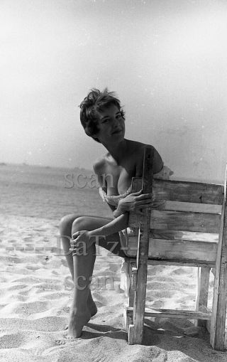 1950s Negative - Sexy Pinup Girl Dixie Hardaker At Beach - Cheesecake T285779
