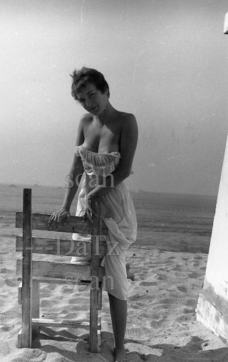 1950s Negative - Sexy Pinup Girl Dixie Hardaker At Beach - Cheesecake T285772