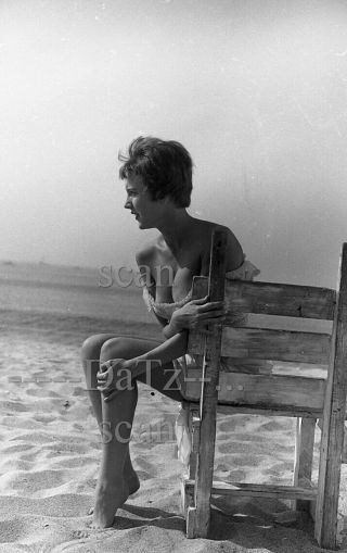 1950s Negative - Sexy Pinup Girl Dixie Hardaker At Beach - Cheesecake T285777