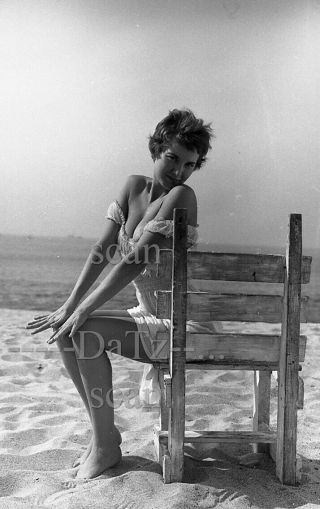 1950s Negative - Sexy Pinup Girl Dixie Hardaker At Beach - Cheesecake T285780