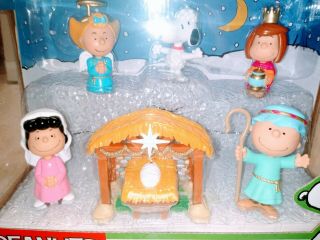 Peanuts Charlie Brown Deluxe Nativity Scene Christmas Figure Play Set 2