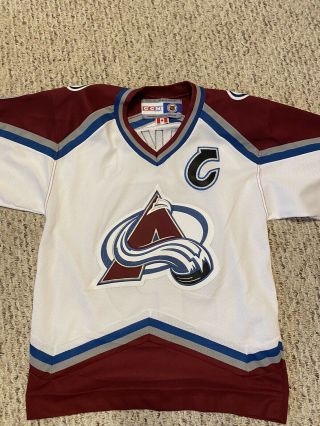 Vintage Colorado Avalanche 19 Joe Sakic NHL Hockey Jersey CCM Men’s Size Small 2