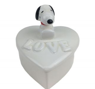 Vtg United Feature Syndicate Snoopy Peanuts Ceramic Heart Shape Trinket Box