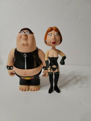 Mezco Family Guy Nighttime Lois And Peter