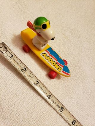VINTAGE SNOOPY ON SKATEBOARD AS THE FLYING ACE 1965 1966 TOY United Feature Syn. 2