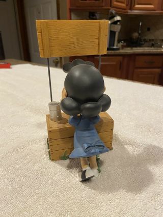 Hallmark Peanuts Lucy Good Advice Figurine Friends the Best Kind of Therapy 2010 2