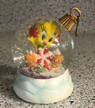 Looney Tunes Warner Brothers Tweety Bird Christmas 1999 Snowglobe