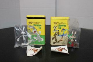 Pre - Owned Russell Stover Candies Looney Tunes Surprise Tin Wile E Coyote & Bugs