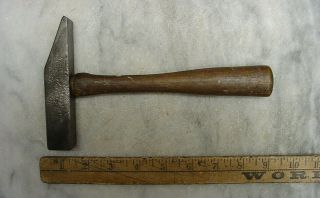 Vintage Unbranded 1lb.  1.  2oz.  Cross Peen Hammer,  5 " Head,  Tinner,  