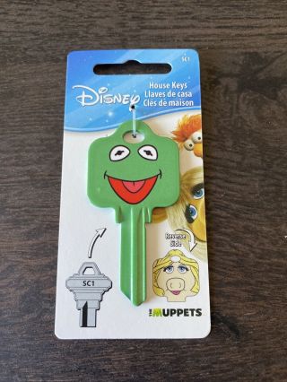 The Muppets Kermit And Miss Piggy House Key Sc1 / Disney