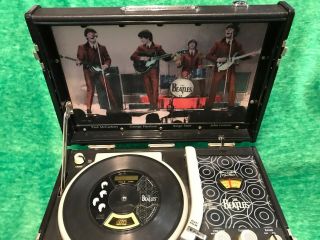 Rare Beatles Pick - Up Cd Player Am/fm Radio (great Only 1000 Made)