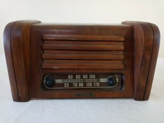 Vintage Teletone 100 Tube Radio