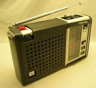 Scarce Toshiba Model Icf - 700 Am/fm/sw Radio And Case -