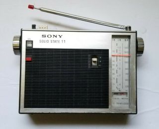 Vintage Sony 12 Transistor Am Fm Portable Radio Model Tfm - 110f Made In Japan