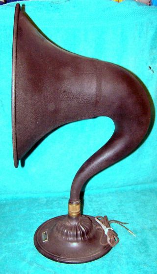 Unique 1925 - 26 Music Master All Metal Horn Speaker.  14 " Bell.