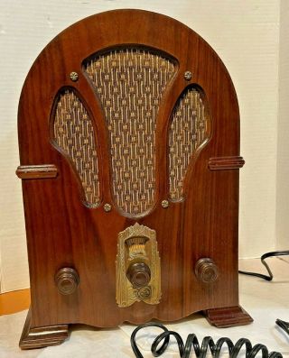 Rca Victor Radiolette R - 5 Wood Case Tube Radio - Cathedral Table Top 1931