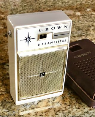 Crown TR 690 Vintage Transitor Radio. 2