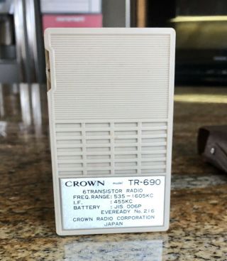 Crown TR 690 Vintage Transitor Radio. 3