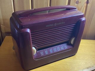 Vintage Ge Model 143 Bakelite Portable Radio Powers Up No Cracks Red Burgundy