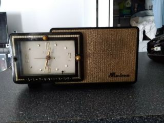 Bulova Clock Radio Model 100 Tube Radio 1950’s with Gold Speaker black outer 2