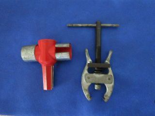 Battery Terminal Clamp Puller & Post/terminal Cleaner