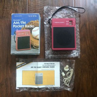 Vintage Radio Shack Realistic Flavoradio 12 - 720 Am/fm Pocket Radio Strawberry