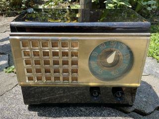 1946 Emerson 502 Catalin Antique Radio - Black/yellow