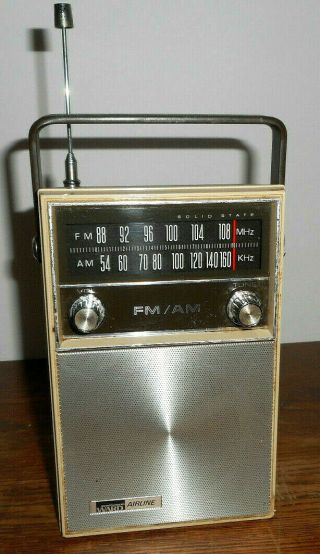 Montgomery Ward Vintage Airline Am Fm Transistor Radio Gen - 1353a