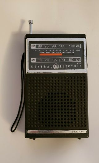 Vintage General Electric 7 - 2500b Fm/am Portable Radio &