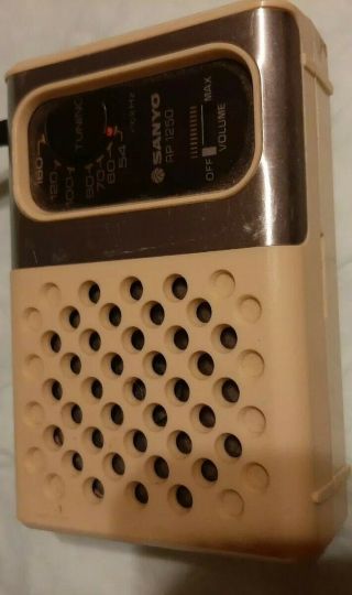 Vintage Sanyo Transistor Radio Rp1250 Off White I Got One Station To Come In.