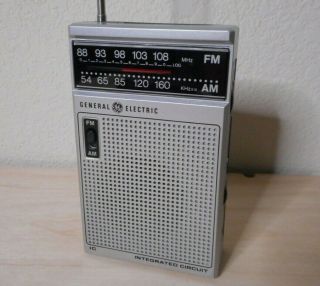 General Electric 7 - 25820 Am Fm Radio Portable Integrated Circuit Handheld Radio