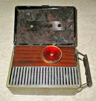 VINTAGE 1949 RCA PORTABLE BATTERY OPERATED RADIO 8 - B - 42 AS - IS NEEDS RESTORED 2