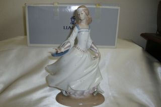 Vintage Lladro 4828 " Cinderella Lost Slipper " W/box
