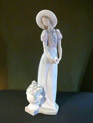 Lladro Blossom Of The Heart Porcelain Figurine 6782,  Box