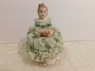 STUNNING M.  VOLKSTEDT IRISH DRESDEN FIGURINE PORCELAIN LACE GIRL WITH FLOWERS 2