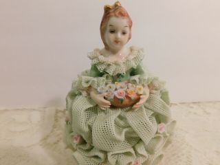 STUNNING M.  VOLKSTEDT IRISH DRESDEN FIGURINE PORCELAIN LACE GIRL WITH FLOWERS 3