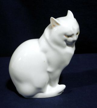 Herend Hungary White Porcelain 5383 Persian Cat Figurine With Green Eyes