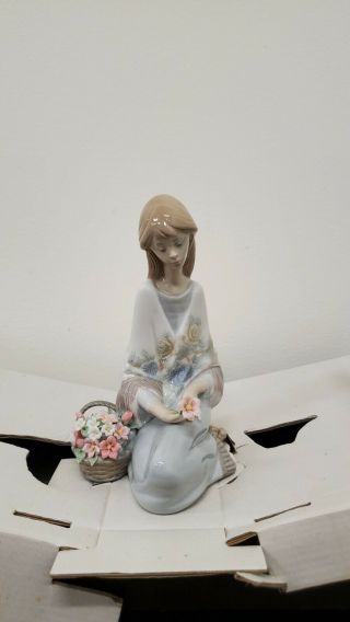 Rare Lladro Retired Porcelain Figurine " Flower Song " 7607 W/ Box