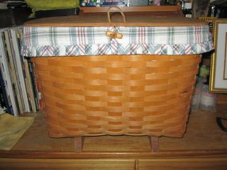 Large Longaberger 1996 Picnic Basket With Fabric Liner And Handle