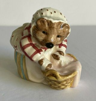 Beswick Beatrix Potter Mrs Tiggy - Winkle Washing Figurine Bp10a F.  Warne & Co