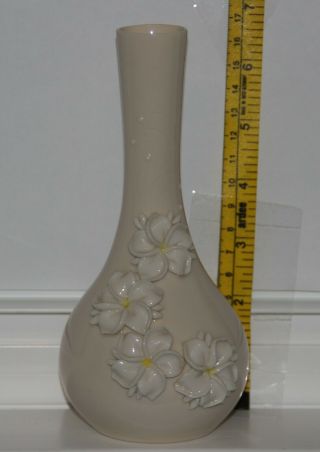Dorothy Okumoto - Porcelain 7 In.  Vase Hawaii - 03 Cream With Plumeria Flowers
