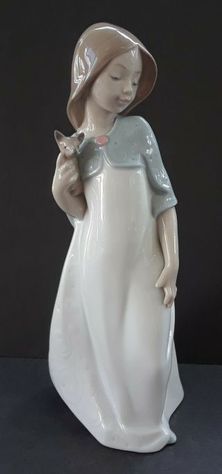 Nao By Lladro Pretty Girl With Chihuahua Puppy/dog Figurine 8.  5 "