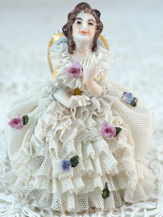 Dresden Lace Lady Figurine Sitting Mv Mueller & Co Volkstedt 1907 - 1949