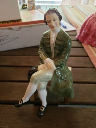 1959 Royal Doulton " A Gentleman From Williamsburg " Sitting 6.  5 " Figurine Hn 2227