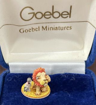 Goebel Hummel Olszewski Miniature Wizard Of Oz Cowardly Lion & Dorothy 1986 2