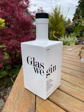 Glaswegin Gin Bottle.  Empty With Stopper.  Crafts/upcycling.  Very Distinctive
