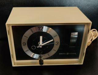 Vintage Analog General Electric Ge Mid - Century Am Radio/alarm Clock.