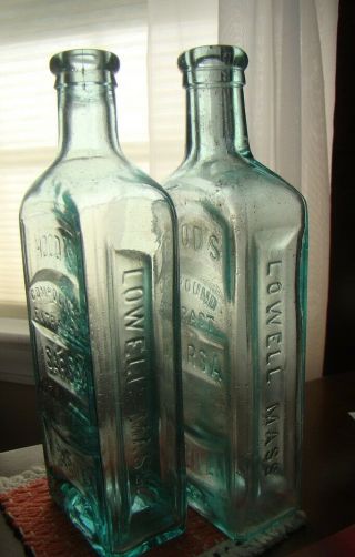 Pair Antique HOOD ' S COMPOUND EXTRACT SARSAPARILLA Medicine Bottles - LOWELL,  MASS. 3