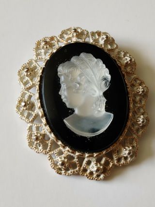 Unique Vintage Broach/pendant Ladies Frosted Face With Black Background Jewelry