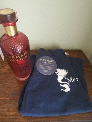 Mermaid Pink Gin Bottle,  Mat,  Tag 70cl,  Small Souvenir Shirt (murano Glass)